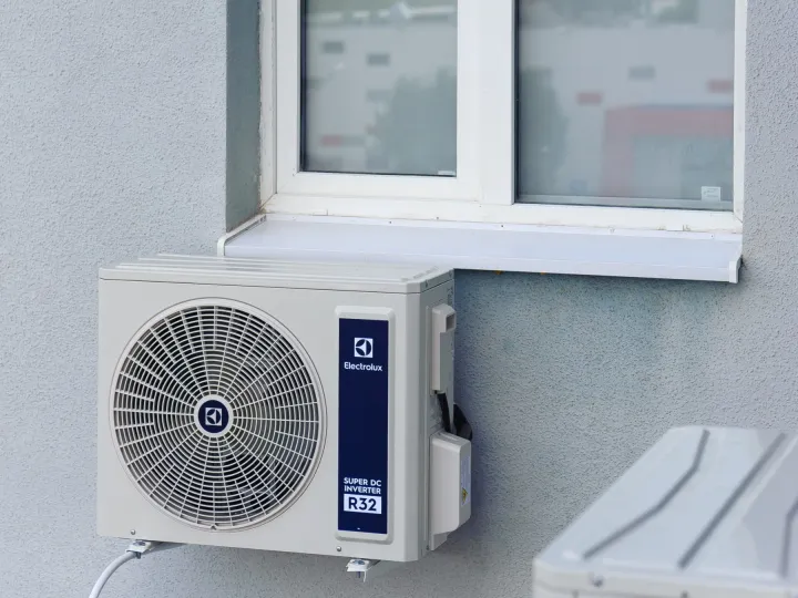 Наружный блок Electrolux под окном, ЖК «Дрезден» Наружный блок Electrolux под окном, ЖК «Дрезден»